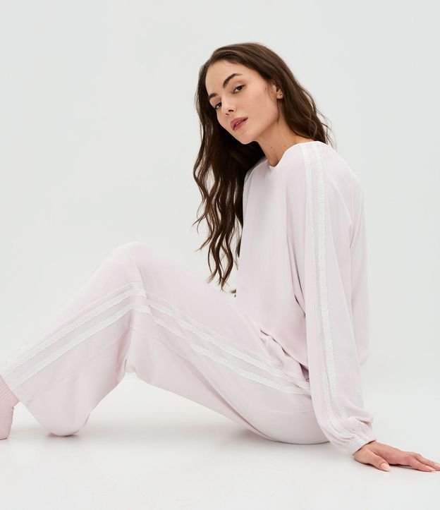 Pijama Largo en Plush con Detalle de Encaje