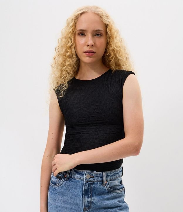 Blusa Sin Manga en Malla Texturizada con Espalda Abiertas 1