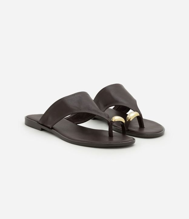 Sandalia Plana en Cuero con Dedera y Detalle Bold 3