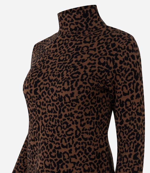 Blusa en Jacquard con Cuello Alto y Estampa de Animal Print