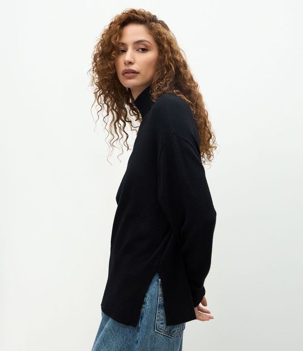 Blusa Alargada en Punto con Cuello Alto 3