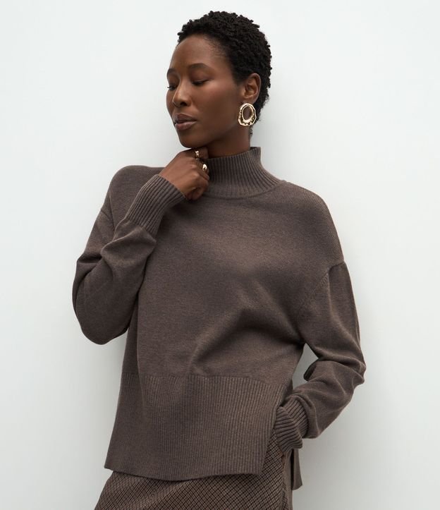 Blusa Alargada en Punto con Cuello Alto