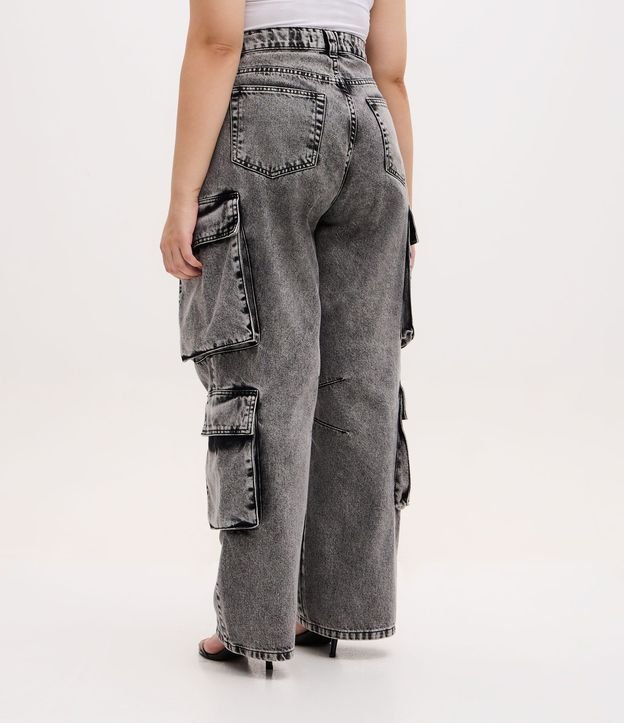 Pantalón Recto  en Jeans con Bolsillo Cargo y Efecto Desteñido 6