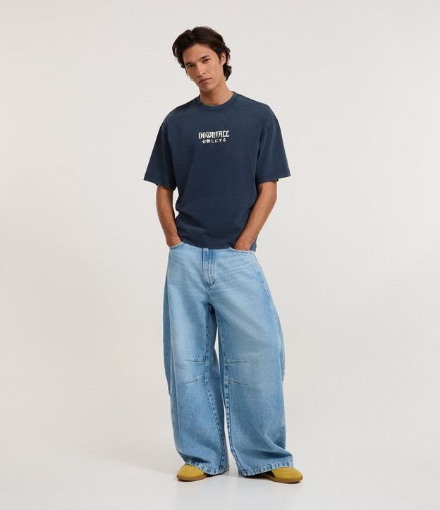 Pantalón Barrel en Jeans con Recortes y Pences