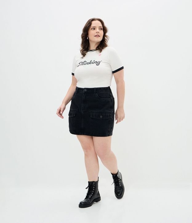 Pollera Corta en Jeans con Bolsillos Cargo Delanteros Curve & Plus Size