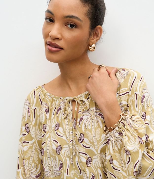 Blusa Feminina Manga Longa Ícones em Repetição com Amarração 3