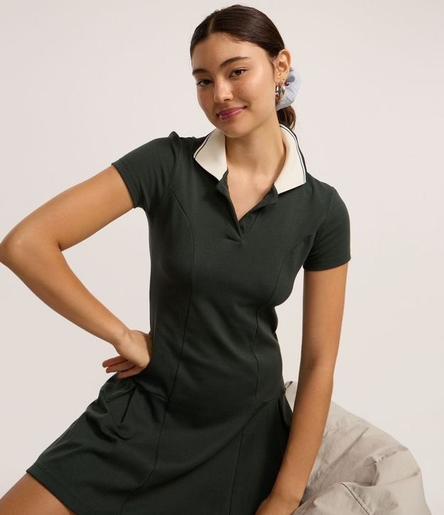 Vestido Corto en Rib con Cuello Polo Contrastante