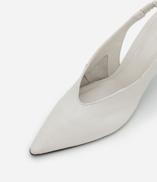 Zapato Tacones Slingback en Cuero con Escote V 4