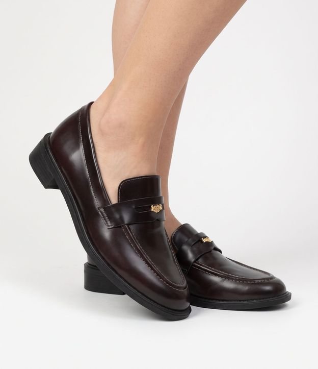 Mocasín de PU con Adorno de Moneda