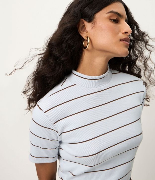 Blusa en Rib con Cuello Mediano y Estampa Rayada 3