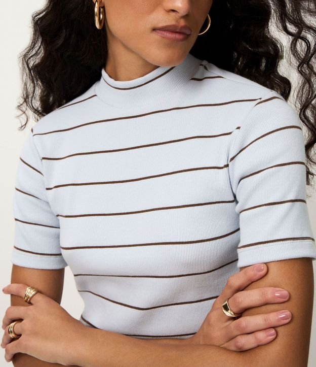 Blusa en Rib con Cuello Mediano y Estampa Rayada 4