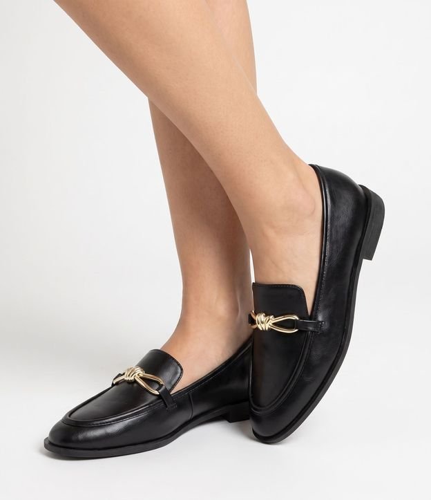 Zapato Mocasine en PU con Detalle Metálico 2