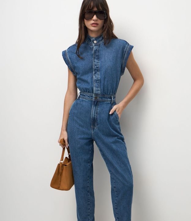 Mono Utilitário en Jeans con Cuello Padre y Cintura Ajustada 2