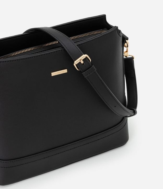 Cartera Pequeña en Material Sintético con Detalles Metalizados 4