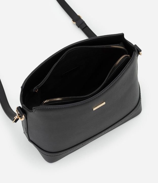 Cartera Pequeña en Material Sintético con Detalles Metalizados 5