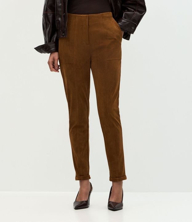 Pantalón Skinny en Gamuza con Ruedo Plegado 3