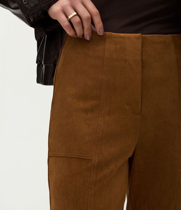 Pantalón Skinny en Gamuza con Ruedo Plegado 4