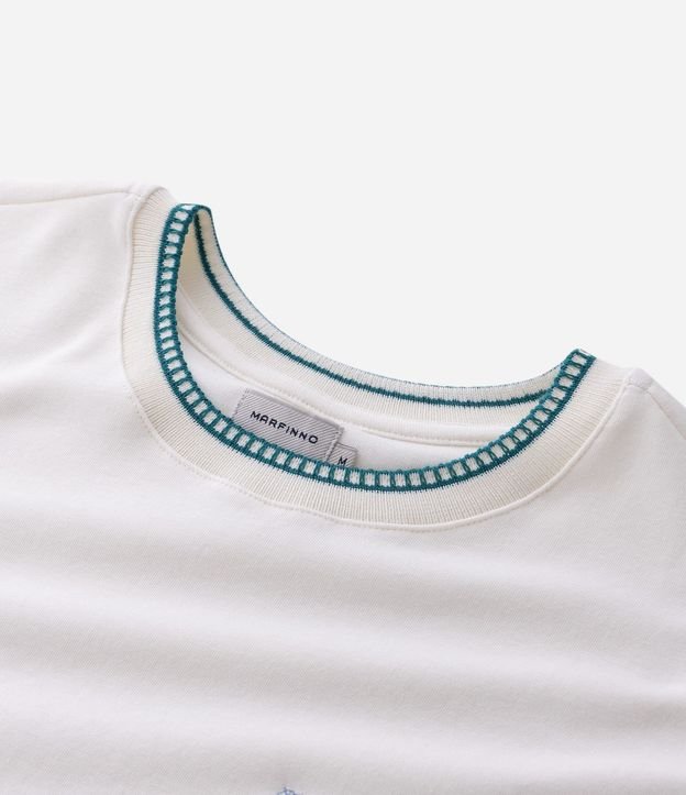Remera Manga Corta con Sellos Bordados 4