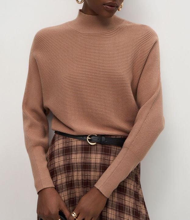 Blusa Regular en Punto con Cuello Alto 3