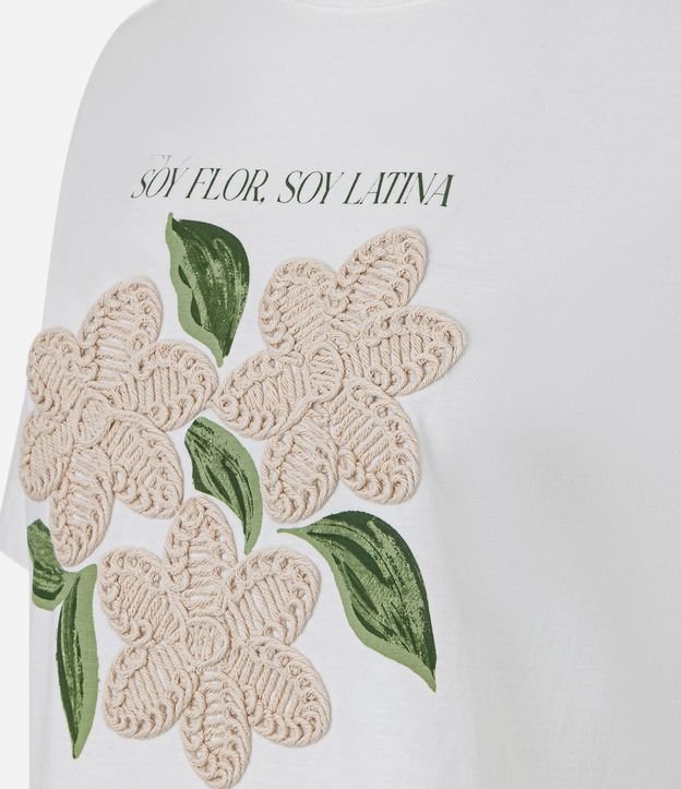 Remera con Estampado Floral y Bordado en las Flores 6