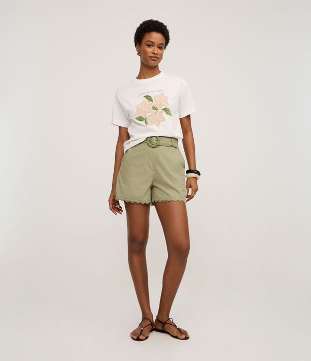Remera con Estampado Floral y Bordado en las Flores 2