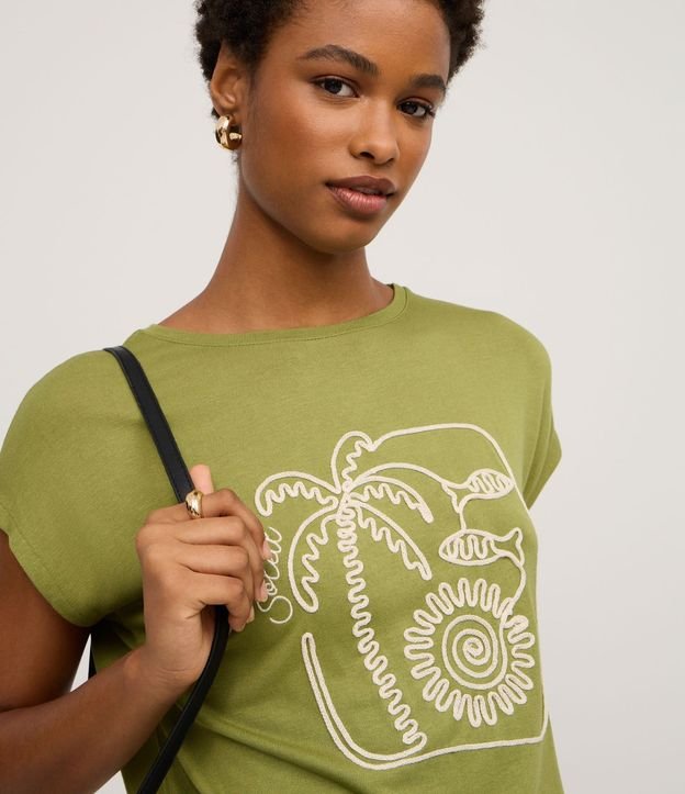 Remera Regular en Viscosa con Bordado Palmeras 3