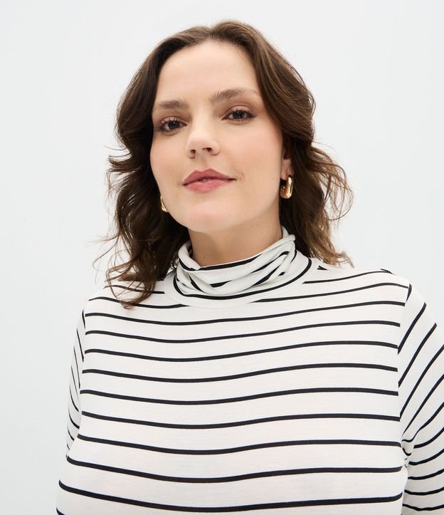 Blusa en Viscolycra con Cuello Alto Curve & Plus Size 3