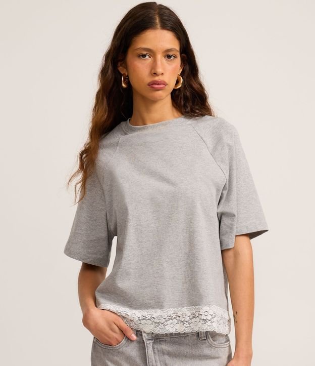 Remera en Algodón con Manga Raglán y Ruedo de Encaje