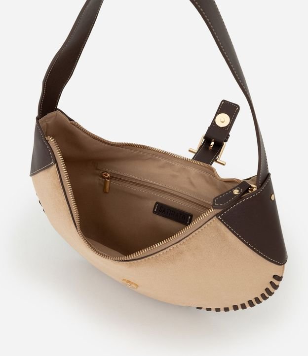 Cartera Baguette Mediana en Gamuza con Metales Light Gold 6