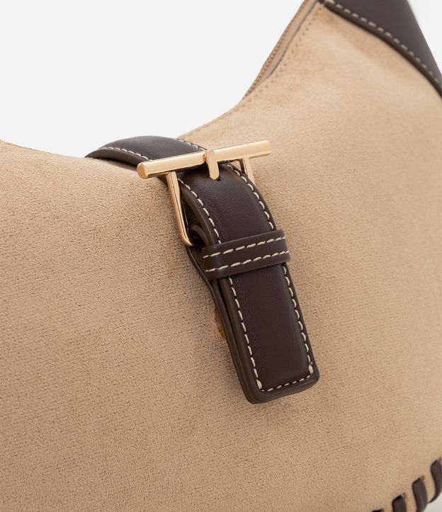 Cartera Baguette Mediana en Gamuza con Metales Light Gold 7