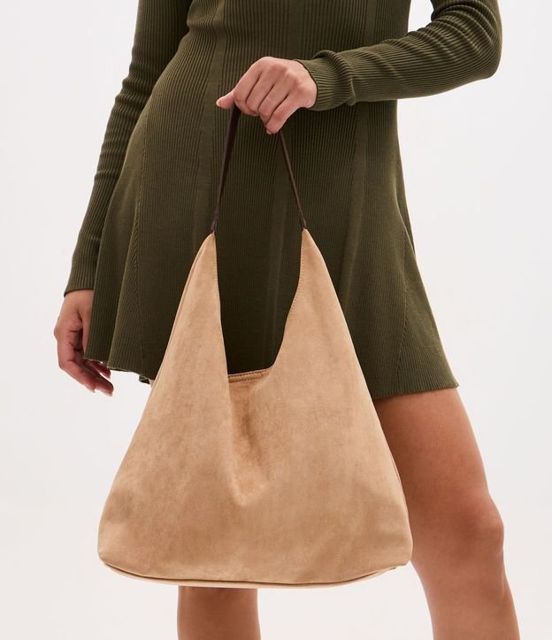 Cartera Hobo Grande en Gamuza con Asa Contrastante 8