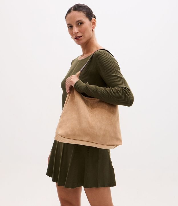 Cartera Hobo Grande en Gamuza con Asa Contrastante