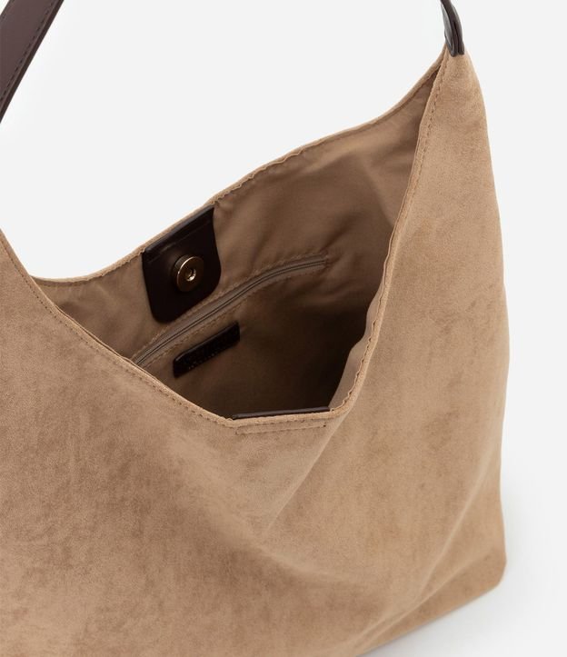 Cartera Hobo Grande en Gamuza con Asa Contrastante 5