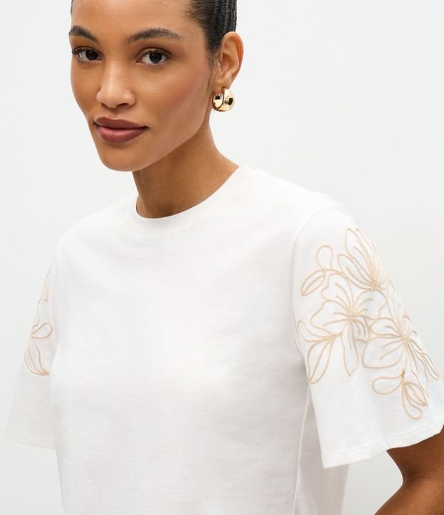 Blusa Slim en Algodón con Bordado Hojas en las Mangas 3