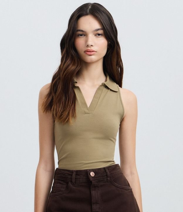 Blusa Polo en Escote V sin Mangas
