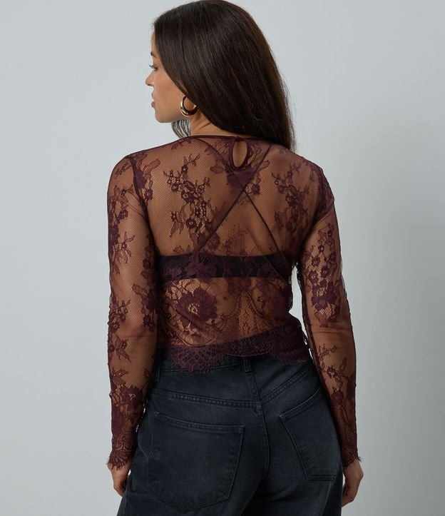 Blusa Cuello Alto con Diseños de Flores en Encaje 4