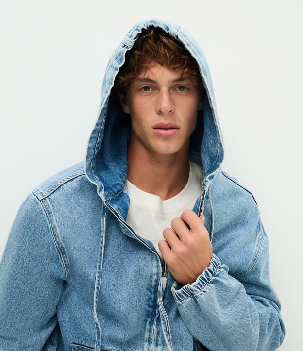 Campera Bomber en Jeans con Cremallera y Capucha 2