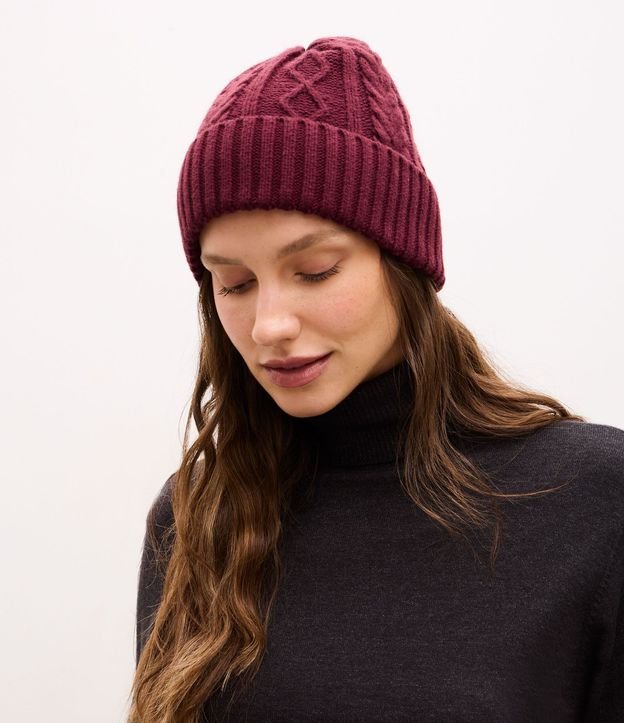 Gorro en Punto con Textura Trenzada