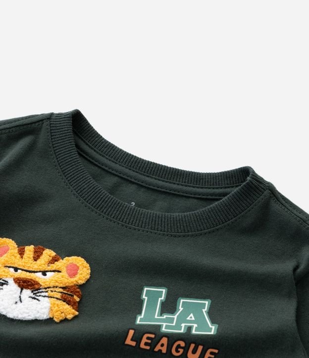 Remera Infantil College con Estampado y Detalles en Chenille – Talle 1 a 5/6 años 5