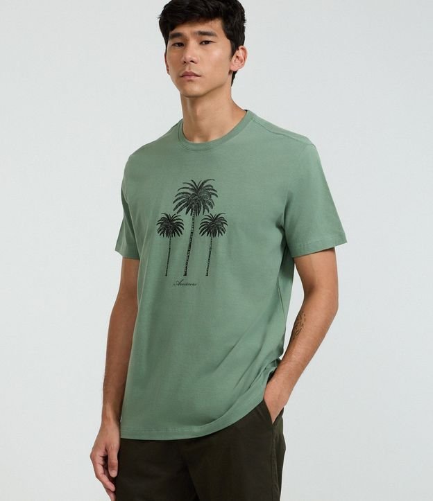 Remera Comfort en Algodón con Estampa de Palmeras