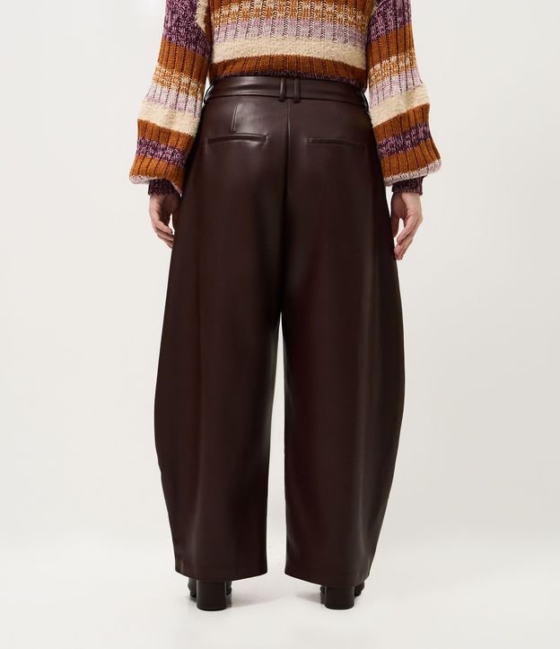 Pantalón PU Barrel con Recortes y Bolsillo Cuchillo Curve & Plus Size 4