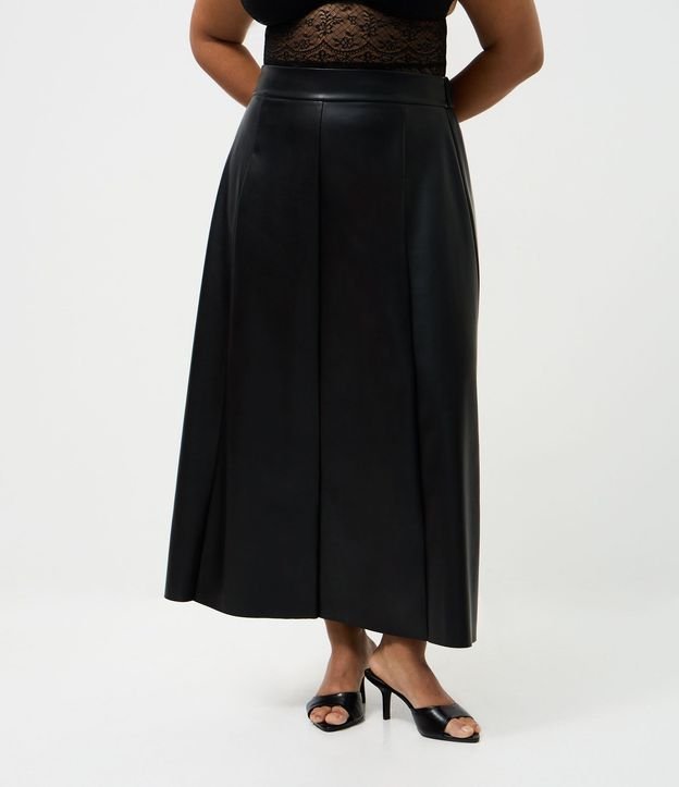 Falda Midi en PU Lisa Modelo Evasê Curve & Plus Size 2