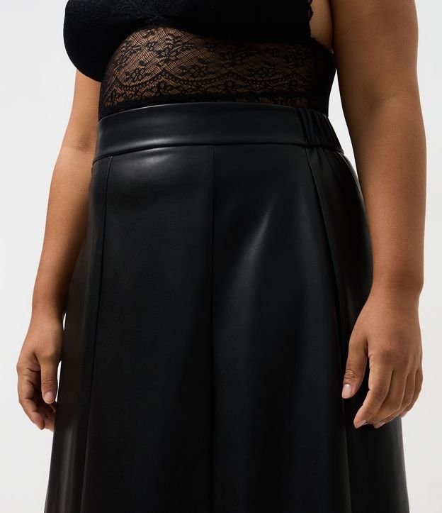 Falda Midi en PU Lisa Modelo Evasê Curve & Plus Size 3