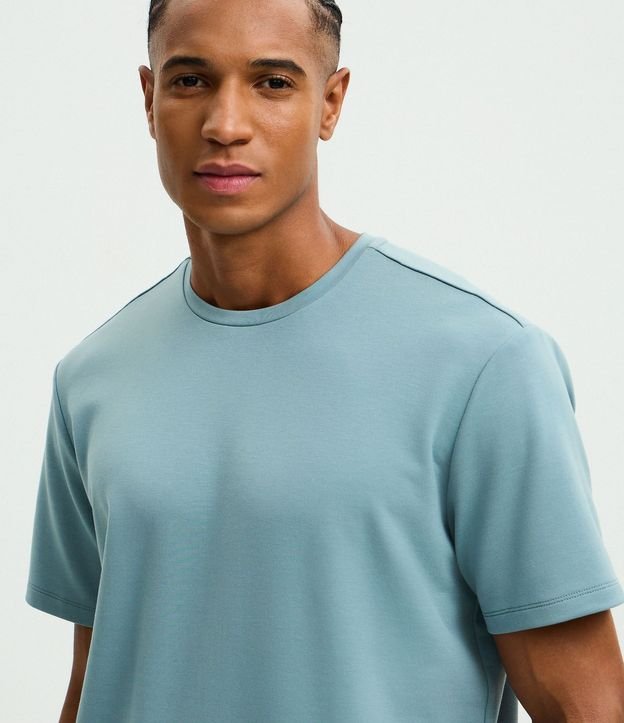 Remera Comfort Deportiva en Tech Fleece con Tecnologia Dry 4