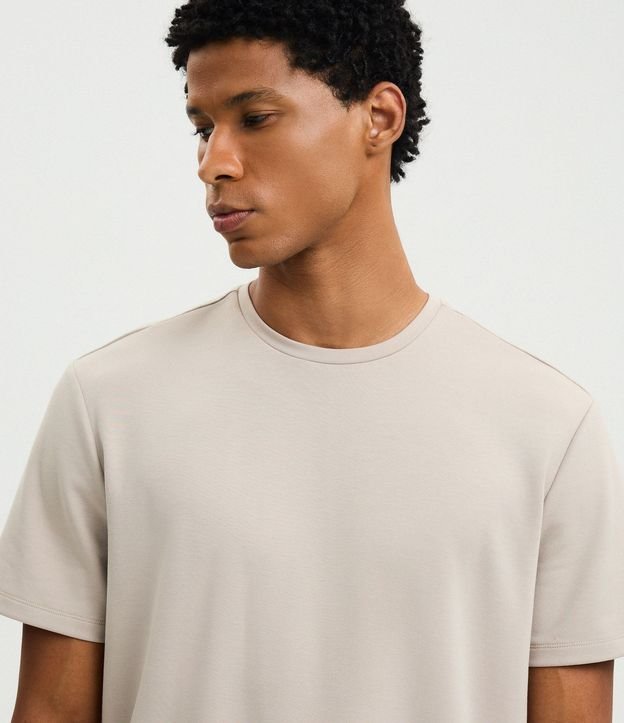 Remera Comfort Deportiva en Tech Fleece con Tecnologia Dry 5