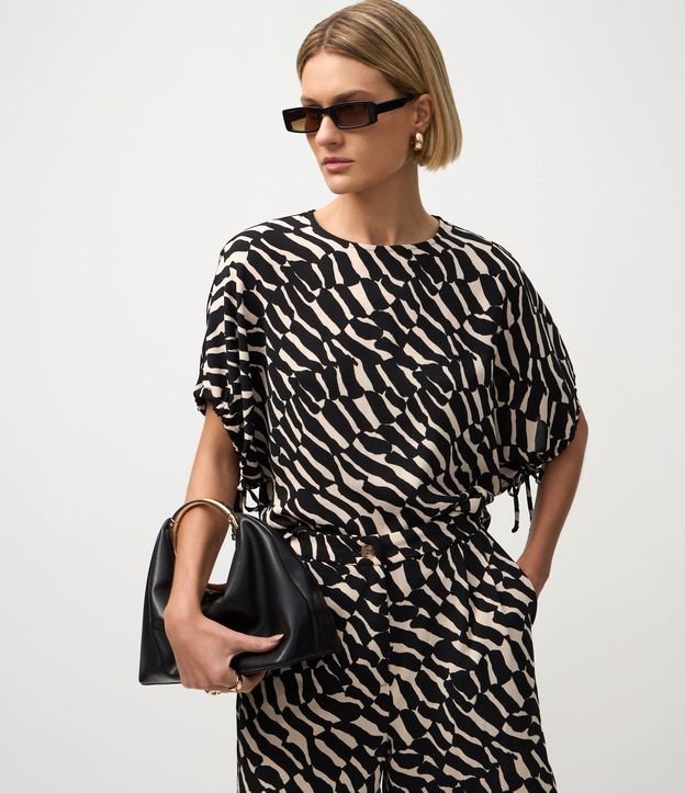 Blusa en Airflow con Estampado Zebra y Manga Amplia