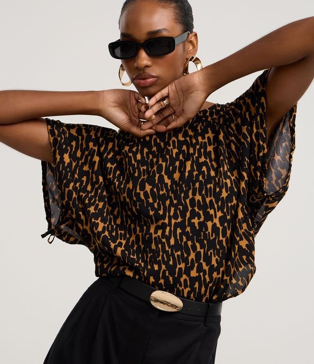 Blusa en Chiffon con Manga Amplia y Estampa de Leopardo