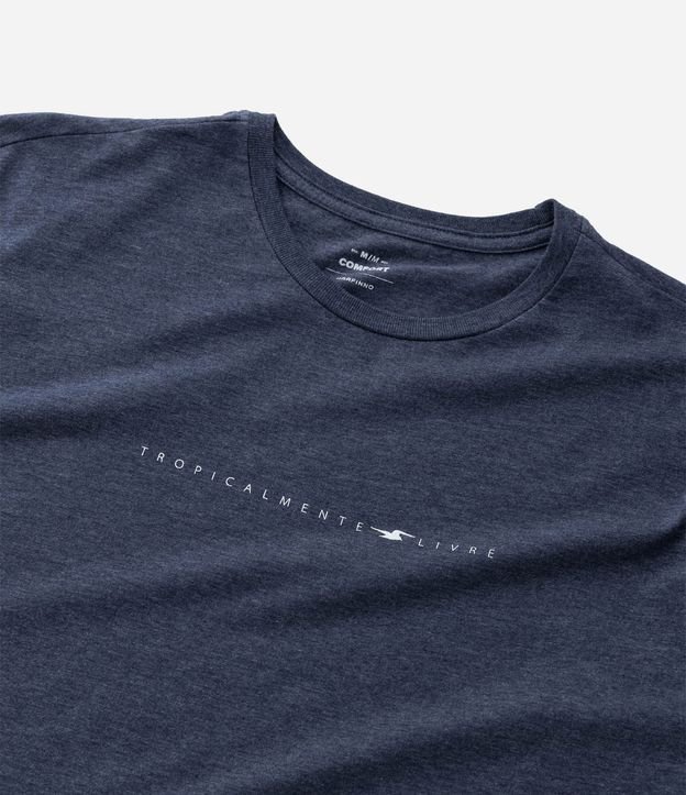Remera Comfort en Algodón con Estampa Localizada Tropicalmente 7