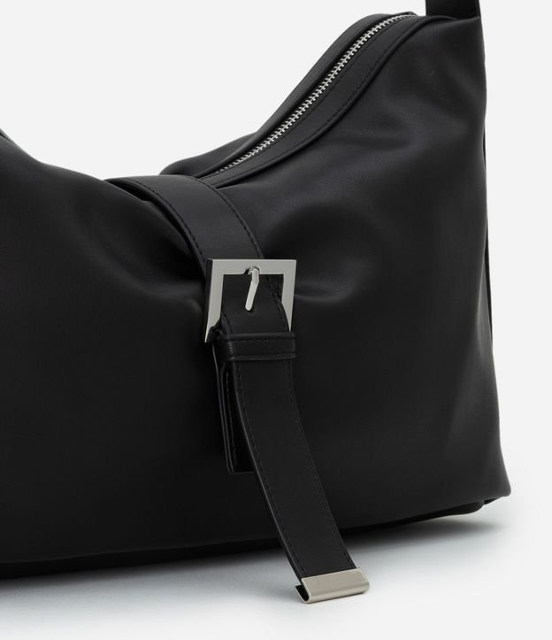 Bolsa Hobo en PU con Detalle en Hebilla 4
