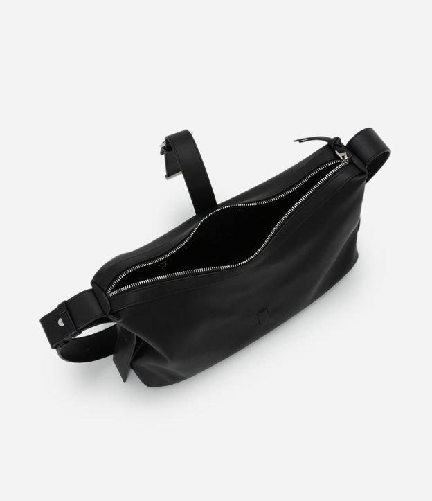 Bolsa Hobo en PU con Detalle en Hebilla 5
